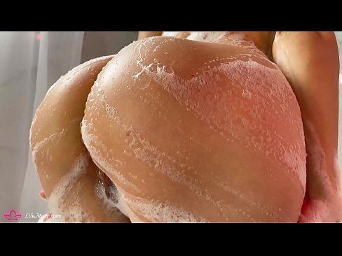 ❤️ Brunette o ipholla litho tsa botona kapa botšehali ho li khotsofatsa Pussy e nang le Vibrator ho ea ho Intense Orgasm in Shower Litšoantšo tsa bootsoa ka morao ❌